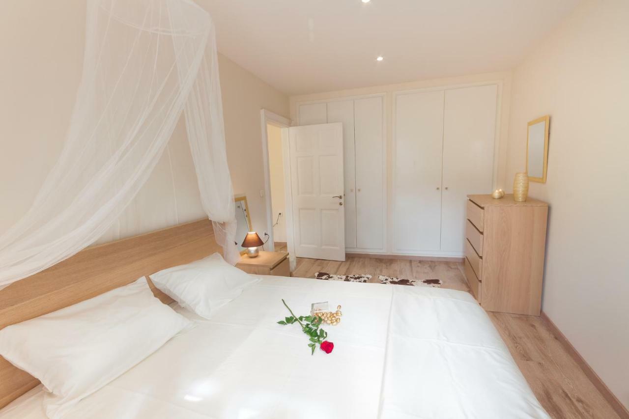 Nadiona Suites Red & Cream Corfu  المظهر الخارجي الصورة